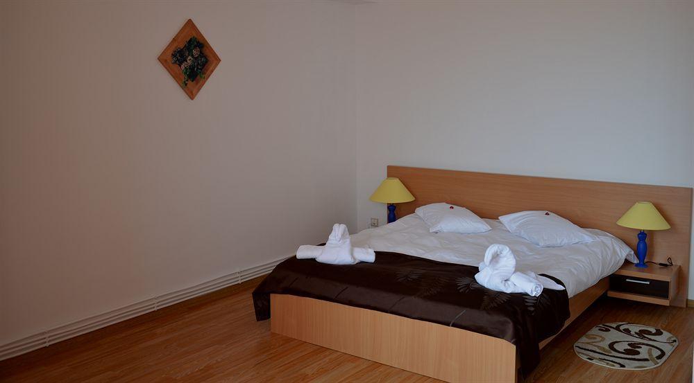 Aparthotel Zorilor คลูจ-นาโปกา ภายนอก รูปภาพ