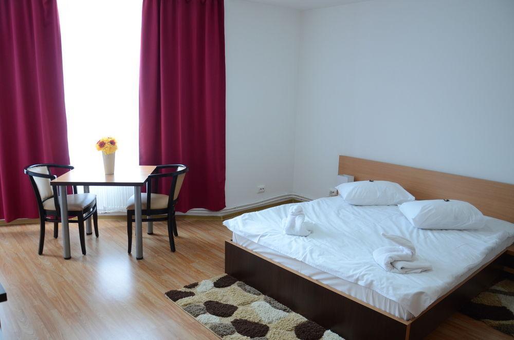 Aparthotel Zorilor คลูจ-นาโปกา ภายนอก รูปภาพ