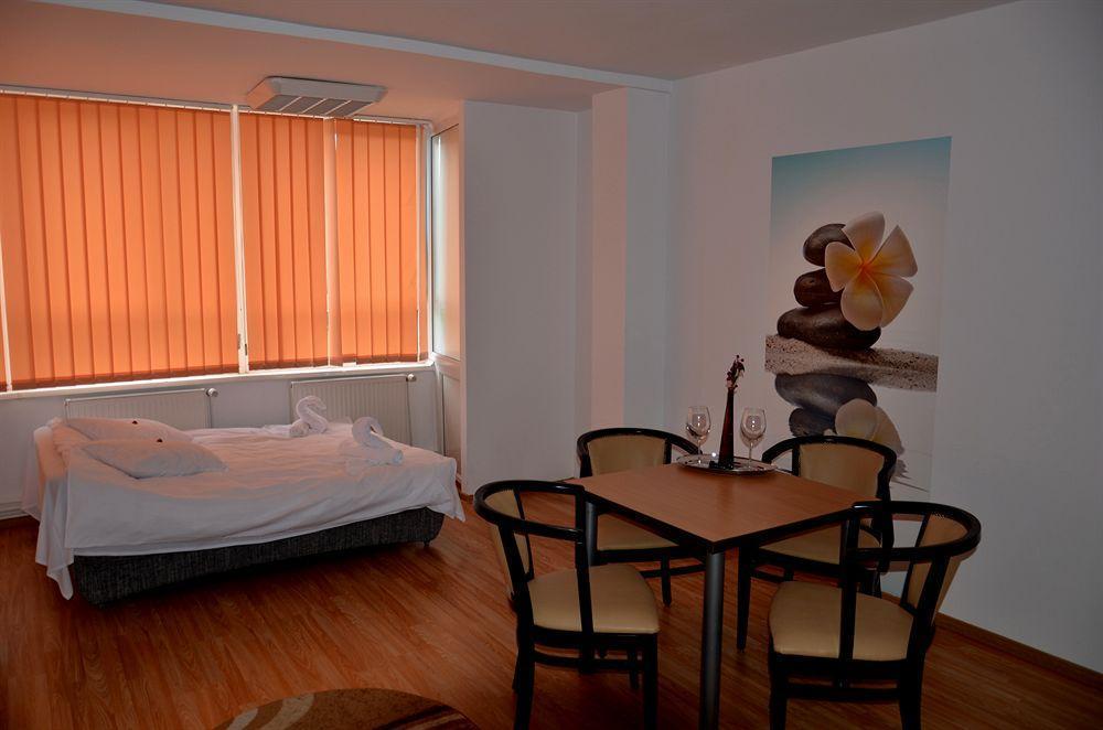 Aparthotel Zorilor คลูจ-นาโปกา ภายนอก รูปภาพ