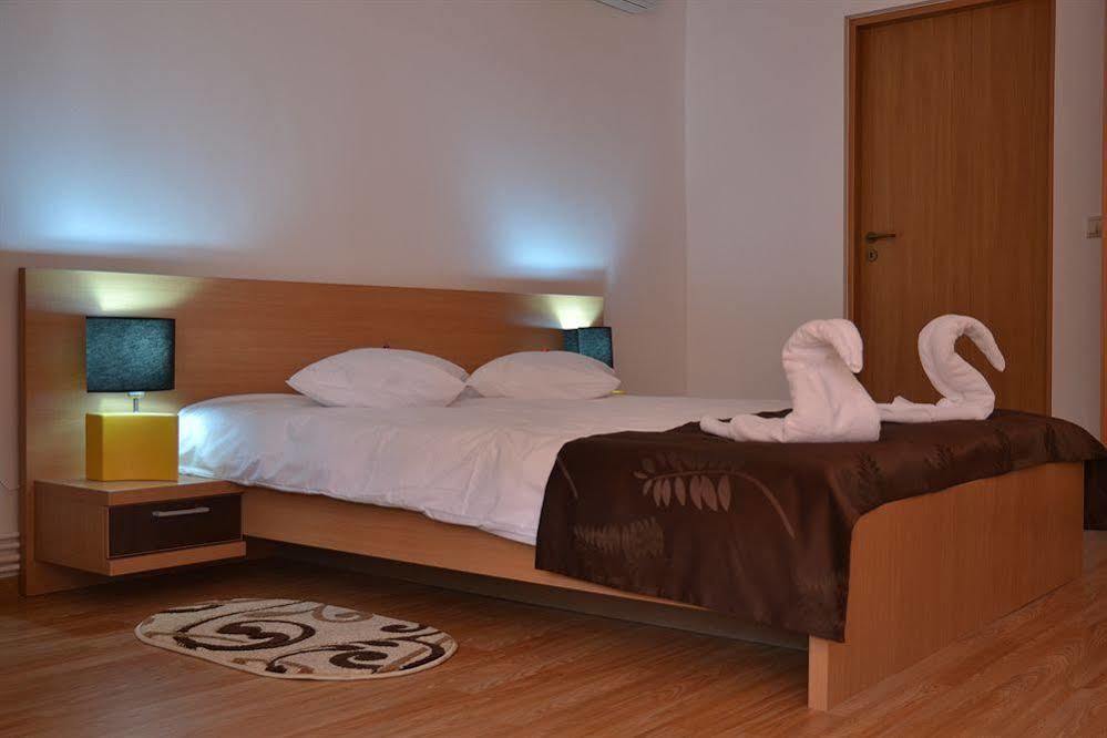 Aparthotel Zorilor คลูจ-นาโปกา ภายนอก รูปภาพ